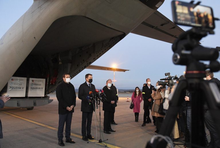 Na Sputnik sa prihlásili pred týždňami, termín stále nemajú. Zisťovali sme prečo