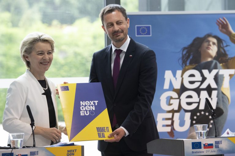 Ursula vo der Leyenová a Eduard Heger. Foto: Pavel Neubauer/TASR