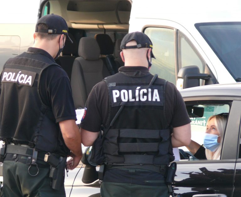 Informácie o dodávke unášajúcej dievčatá sa podľa polície nepotvrdili