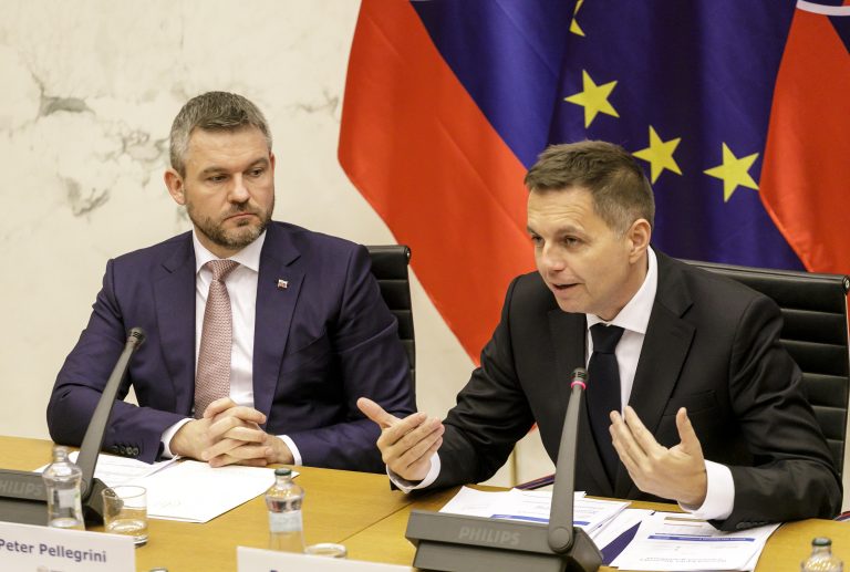 Peter Pellegrini a Peter Kažimír. Foto: Dano Veselský/TASR