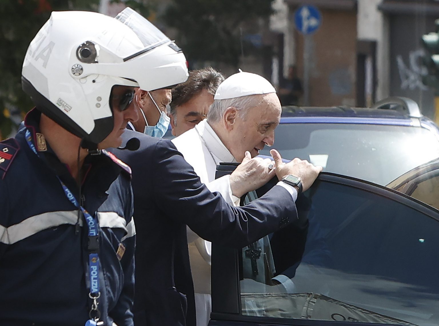 Pápež František po návrate z nemocnice. Foto: AP/TASR