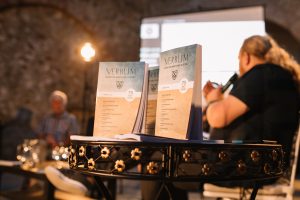 Časopis Verbum vyhlasuje súťaž o novú vizuálnu identitu