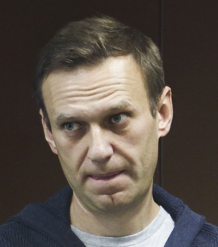 Navaľnyj tvrdí, že je vystavený novej forme psychického nátlaku. Na samotku mu pričlenili odsúdeného, ktorý nedodržiava osobnú hygienu