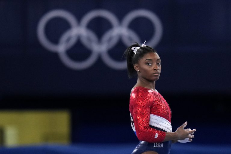 Hurhaj okolo americkej gymnastky: čo vyhrať, odvaha je vzdať sa