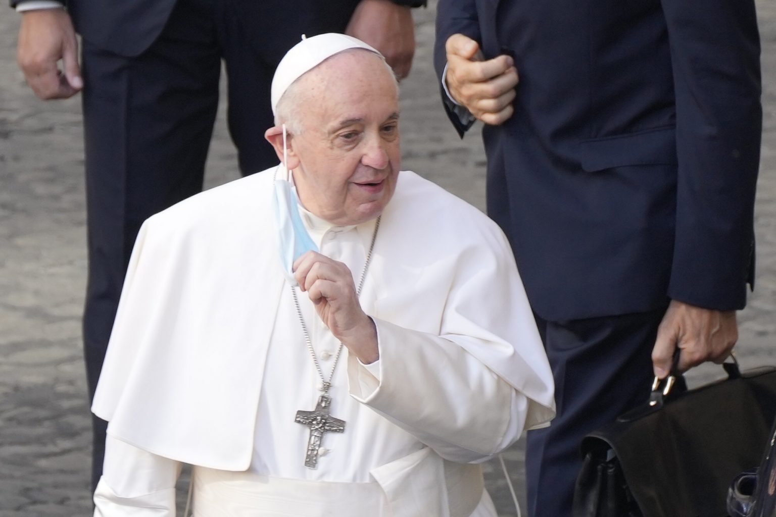 Pápež krátko pred odchodom do nemocnice. Foto: AP/TASR