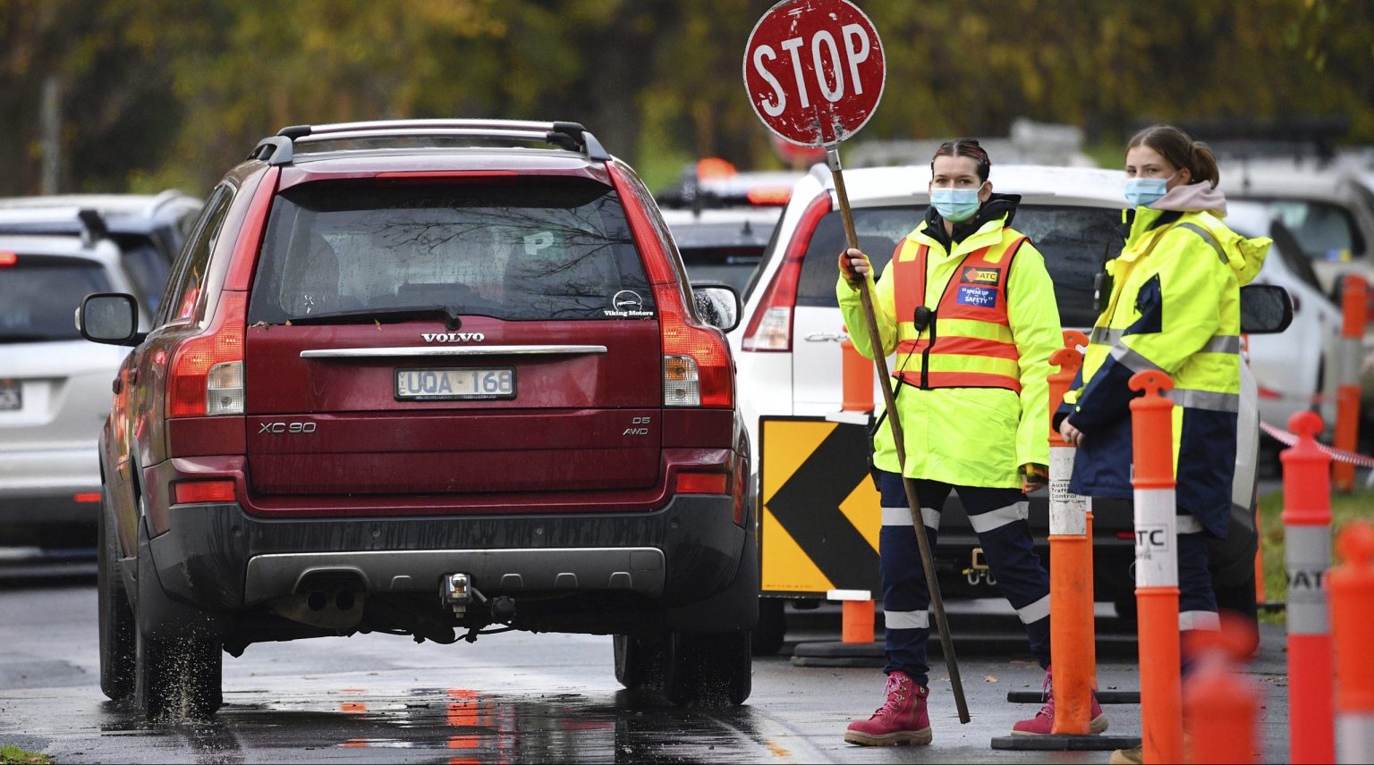 Kontrola vodičov počas lockdownu v Melbourne. Ilustračný obrázok. Foto: TASR/AP