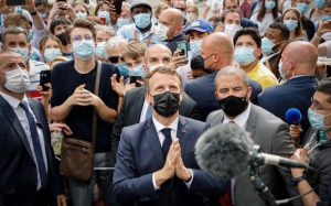 Macron otvára verejnú debatu o povolení eutanázie. Uzákoniť by ju chcel budúci rok