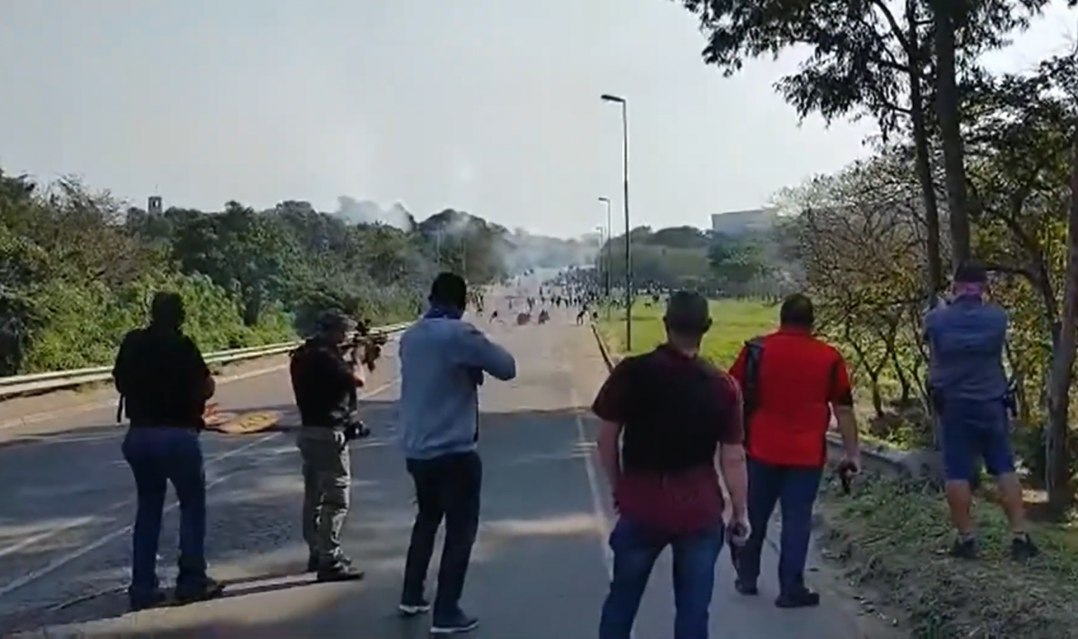Obrancovia v lokalite Amanzimtoti. Foto: reprofoto/Youtube