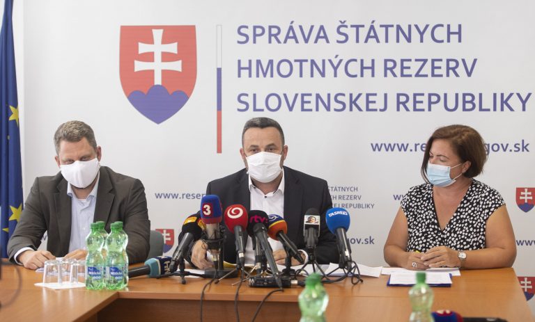 Nadácia Zastavme korupciu: Štát cez pandémiu nakupoval väčšinou bez súťaže