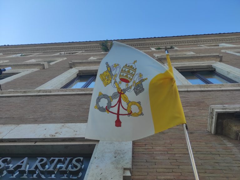 Vatikánska vlajka. Foto: Bohumil Petrík