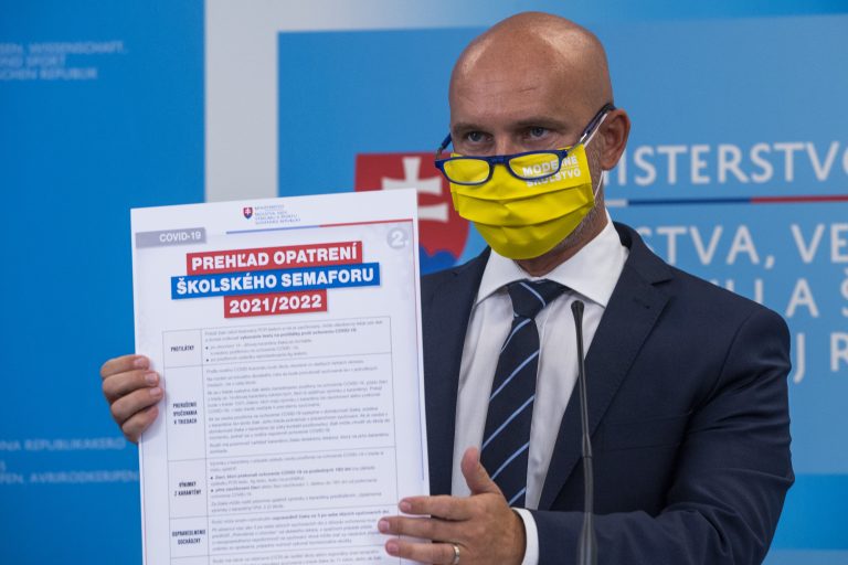 Gröhling: Školy sa plošne zatvárať nebudú, testy pri delte strácajú zmysel