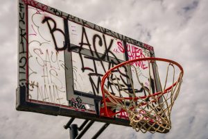 Nová rasová teória vidí také rozdiely medzi bielymi a čiernymi, až je neliberálna