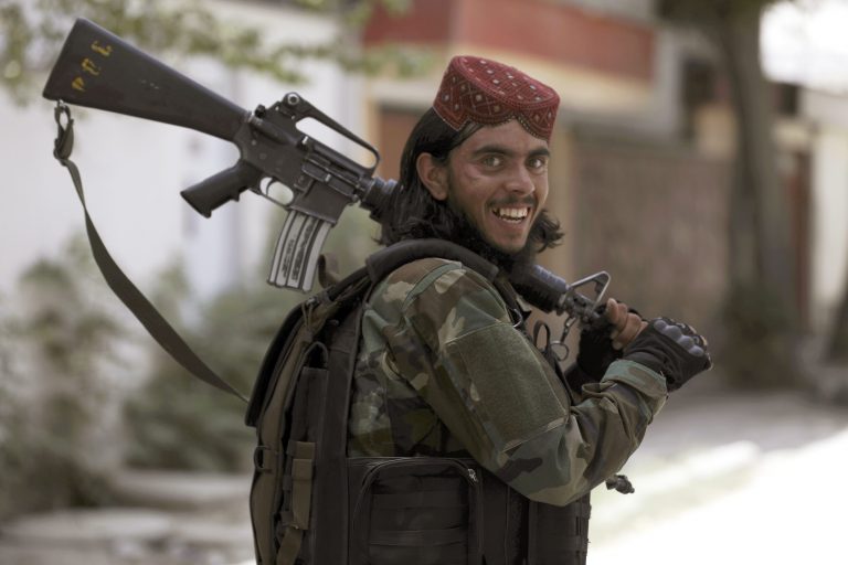 Bojovník hnutia Taliban. Foto: TASR/AP