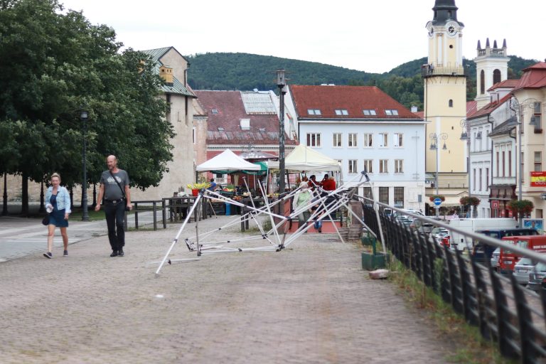 Nočné búrky na Slovensku: Banská Bystrica sa podobá smetisku, v Turčeku blesk zabil chlapca