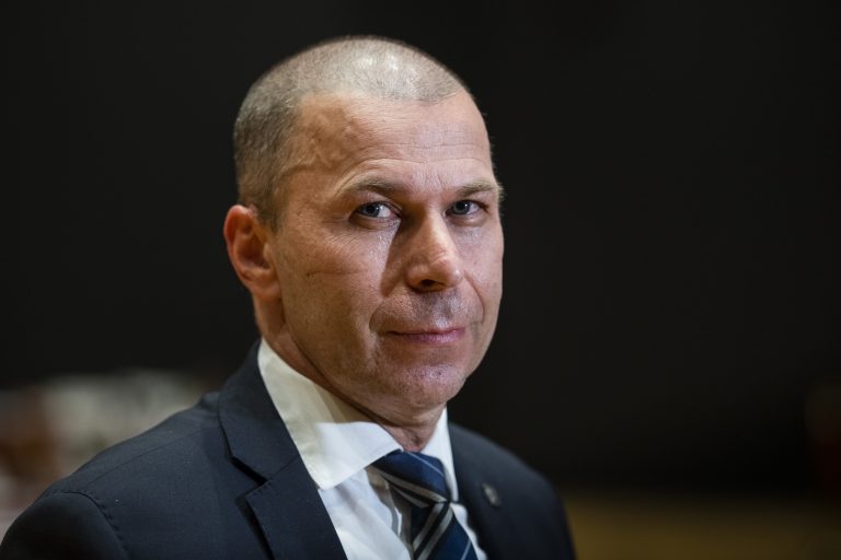 Spor medzi Kovaříkom a policajnou inšpekciou sa vyostruje. Pellegrini  prelomil mlčanie