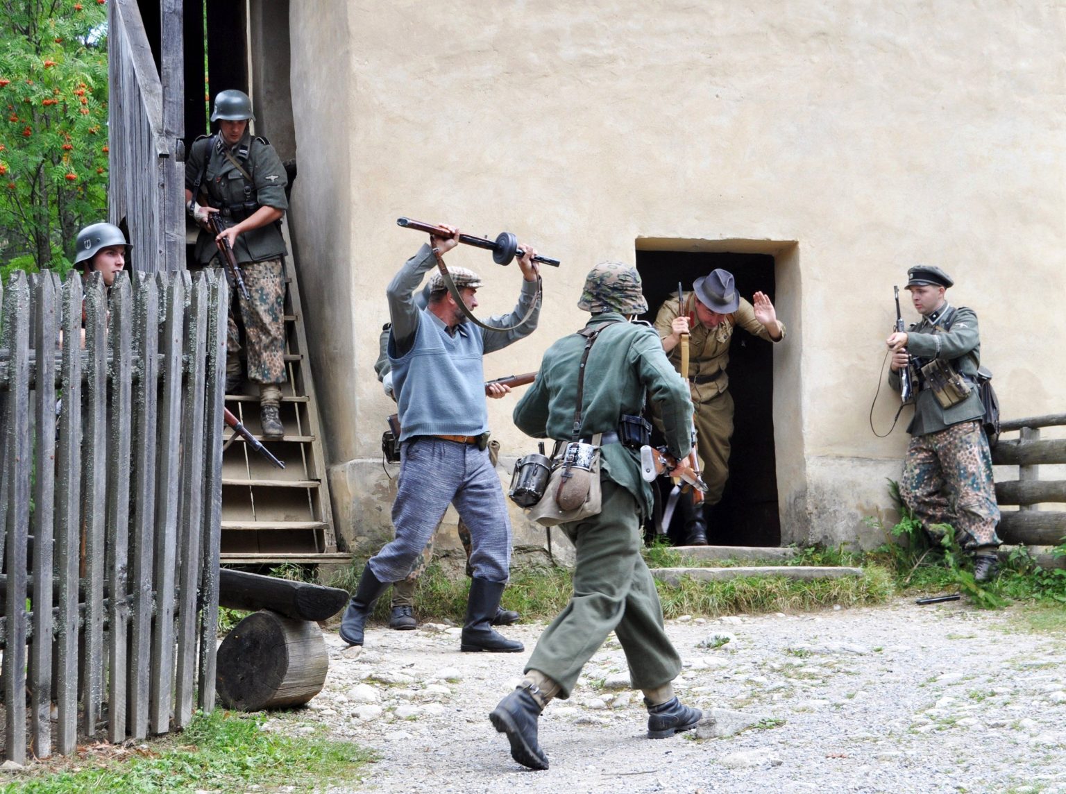 Historické ukážky zo Slovenského národného povstania. Foto: Lýdia Vojtaššáková/TASR 