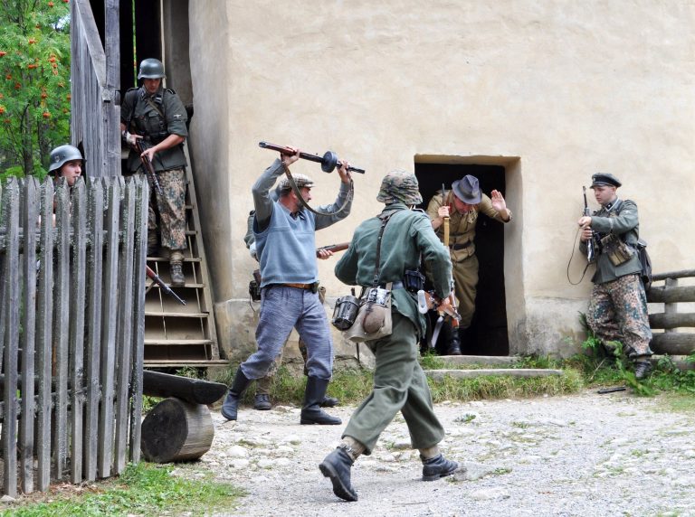 Historické ukážky zo Slovenského národného povstania. Foto: Lýdia Vojtaššáková/TASR 
