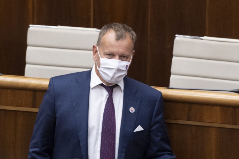Kollár: Zanietení antivaxeri sú všade. Ale takúto opozíciu máme len my