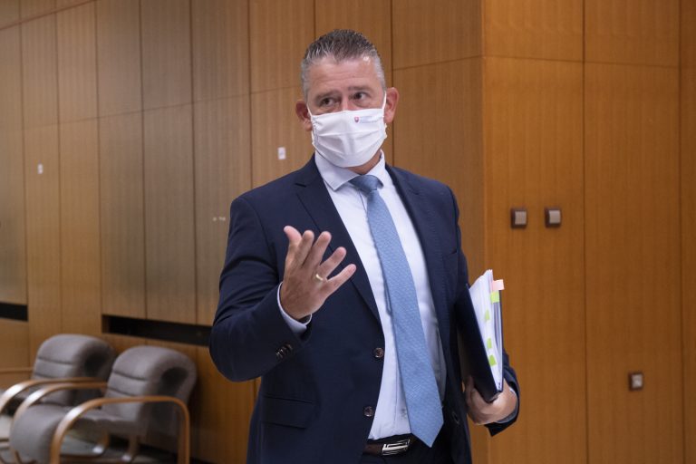 Mikulec: Zablokovanie Hlavných správ súvisí s dezinformáciami o utečencoch z Afriky a Blízkeho Východu