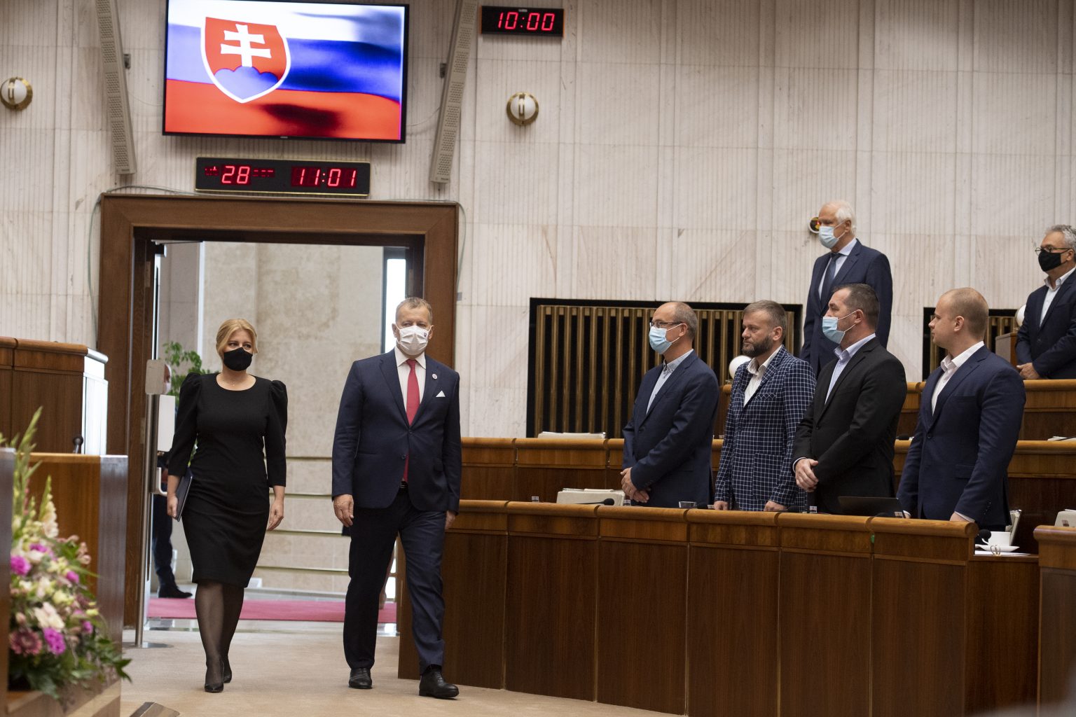 Zuzana Čaputová prichádza po boku Borisa Kollára do pléna NR SR s druhou správou o stave republiky. Foto: Pavel Neubauer/TASR