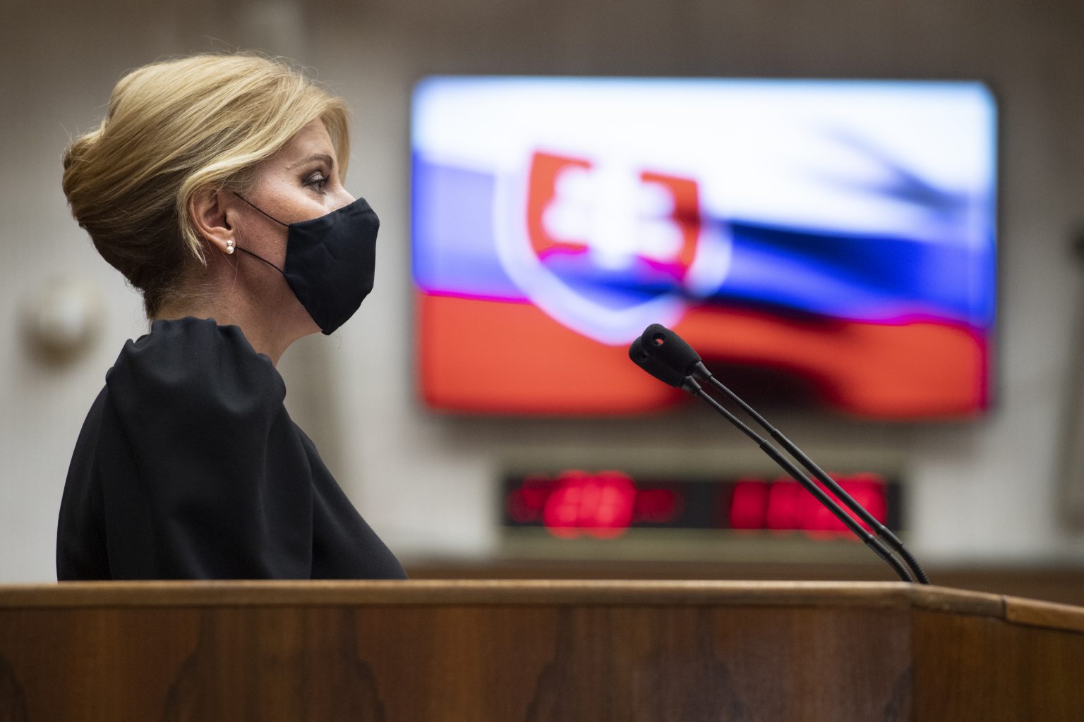 Na snímke prezidentka SR Zuzana Čaputová vystupuje so Správou o stave Slovenskej republiky pred poslancami Národnej rady (NR) SR v Bratislave 28. septembra 2021. Foto: TASR/Pavel Neubauer