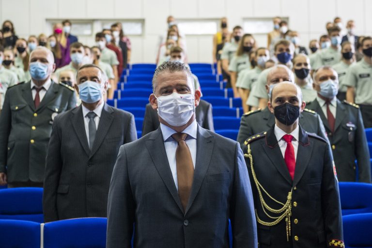 Roman Mikulec počas slávnostného otvorenia nového akademického roka 2020/2021 v Akadémii Policajného zboru 10. septembra 2021 v Bratislave. Foto: Jaroslav Novák/TASR