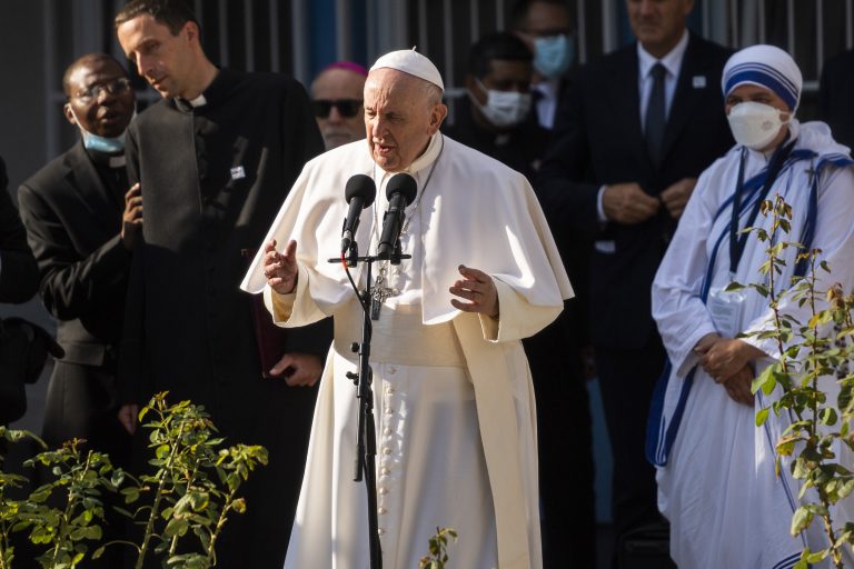 Pápež v stredisku pomenovanom po židovskom mestečku Betlehem. Foto:  TASR