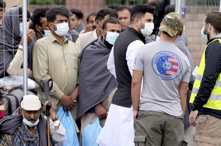 Nemci bilancujú migráciu z Afganistanu. Otvorená náruč od nového kancelára už nehrozí