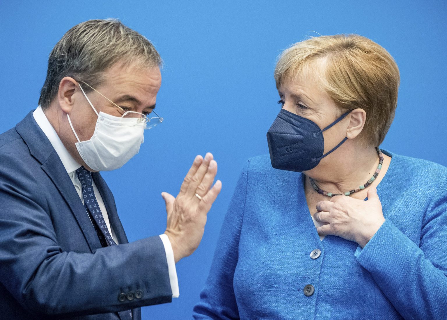 Armin Laschet a Angela Merkelová. Foto: TASR/AP