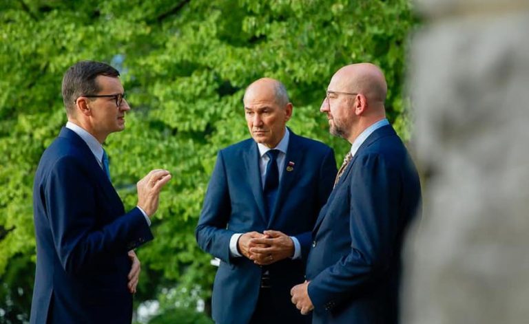 Poľský premiér Morawiecki do Bruselu: Nepoučujte nás o demokracii