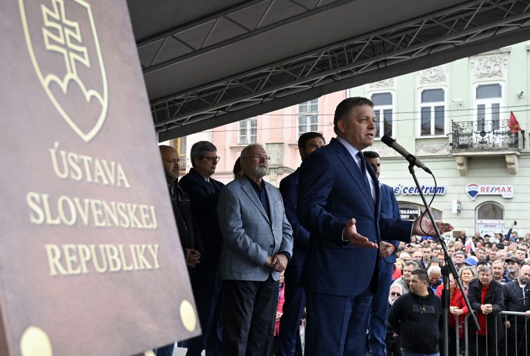 Fico na štvrtok avizoval protesty. Tvrdí, že Čaputová pochovala demokraciu