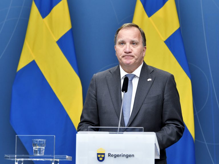 Na snímke švédsky premiér Stefan Löfven počas tlačovej konferenice 21. júna 2021 v Štokholme. Foto: TASR/AP