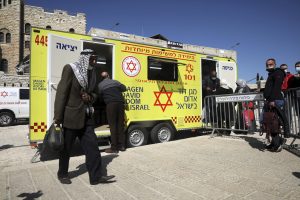 Pozrite sa na Izrael. Takto je to s úmrtiami očkovaných na covid