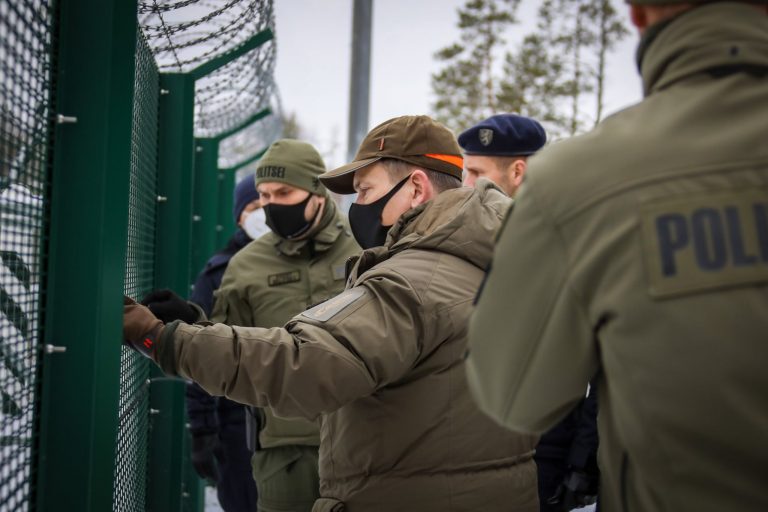 Výstavba hraničných plotov pokračuje. Estónsko stavia ďalšiu bariéru na hranici s Ruskom