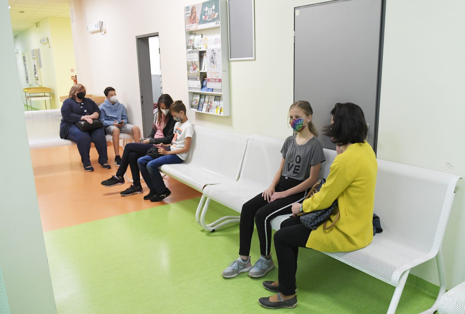 Očkovacie centrum pre deti a mládež vo veku od 12 rokov v Detskej fakultnej nemocnici v Košiciach. Foto: František Iván/TASR