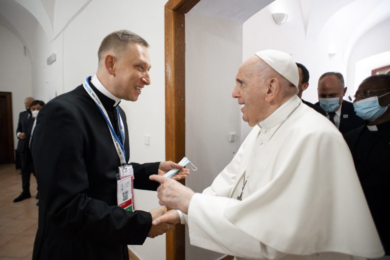 Kňaz Peter Sýkora s pápežom Františkom. Foto: Archív Petra Sýkoru