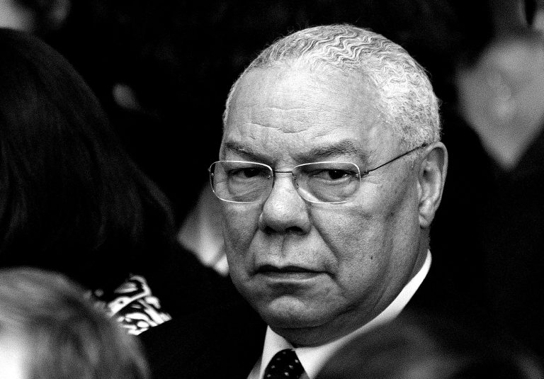 Colin Powell. Život a smrť v tieni dezinformácie