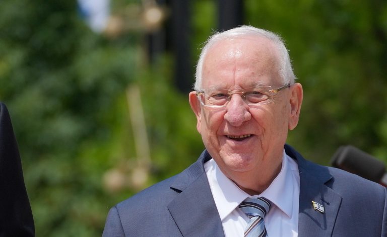 Bývalý izraelský prezident Reuven Rivlin. Foto: TASR/AP