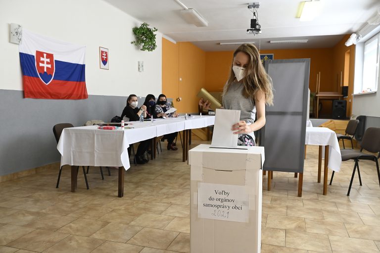 Prieskum: V tohtoročných voľbách sa chystá voliť takmer sedemdesiat percent opýtaných