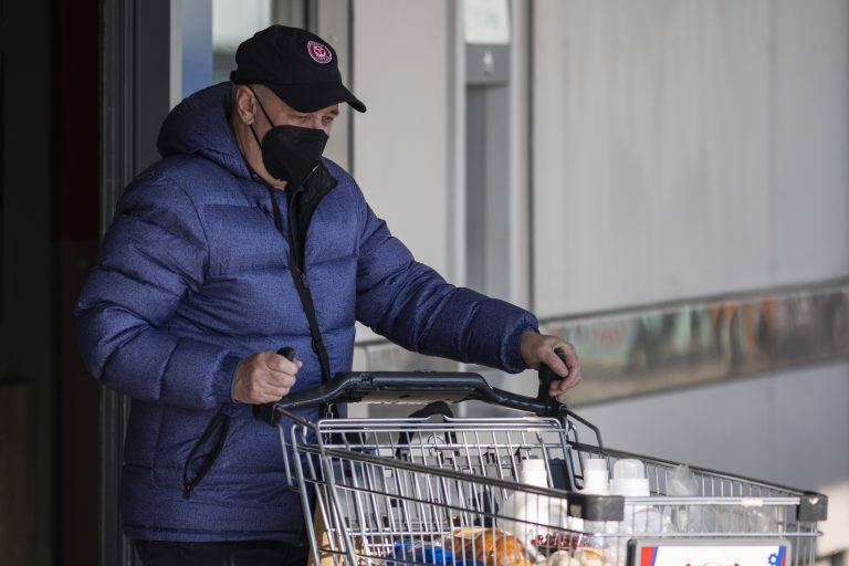 Únia buduje krízové zásoby. Voda, jedlo aj lieky pre prípad vojny či pandémie