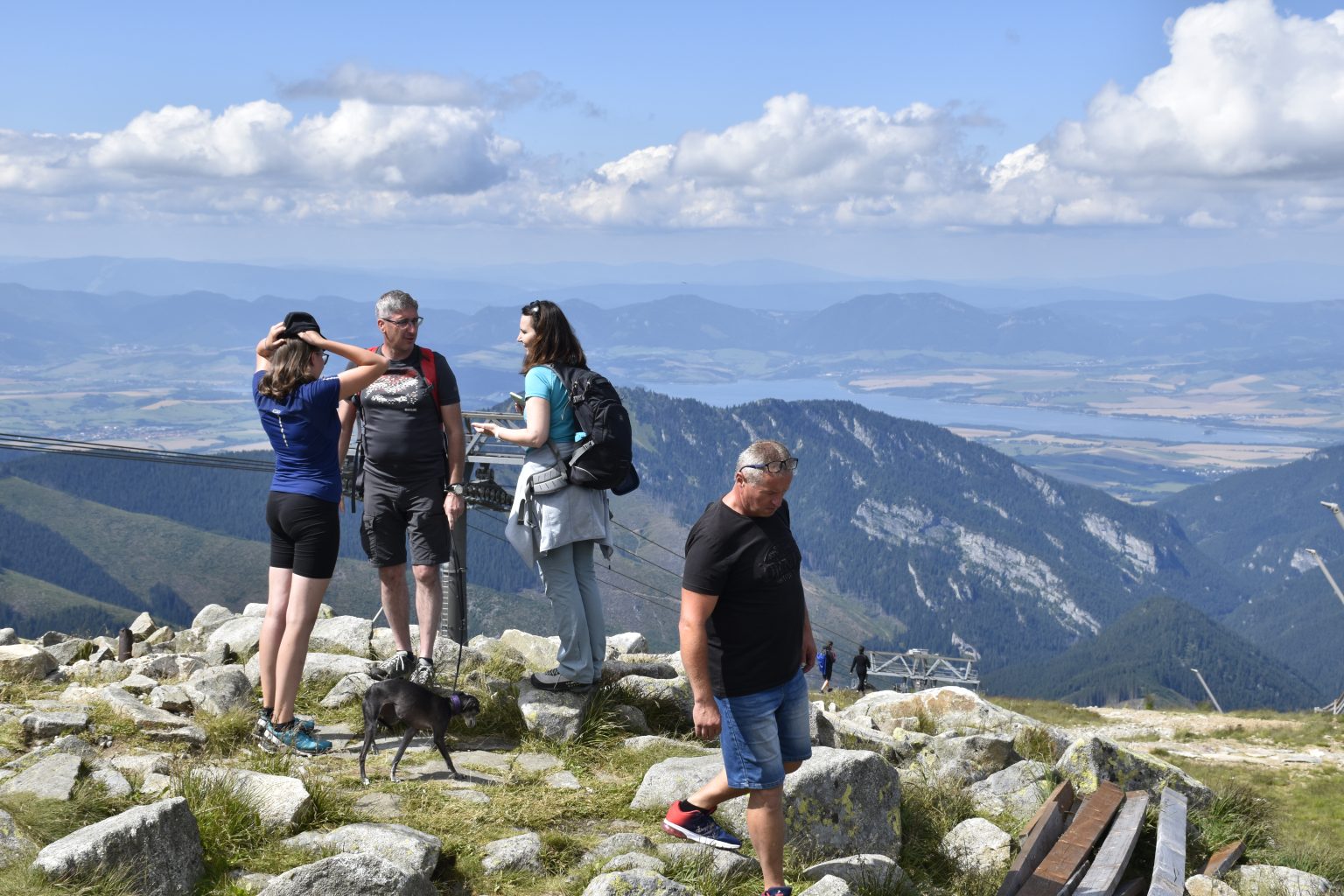 Turisti na Chopku. Ilustračné foto: TASR/Miroslava Mlynárová