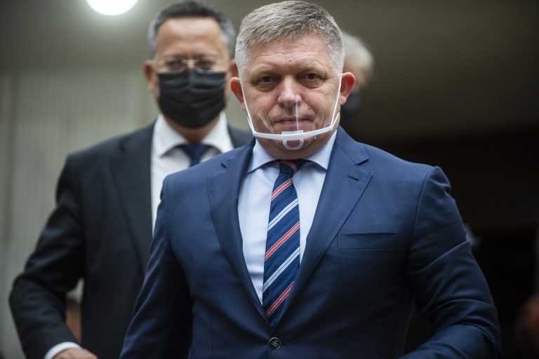 Deň mníchovskej zrady? Návrh Smeru neprešiel, podporili ho však aj poslanci z koalície