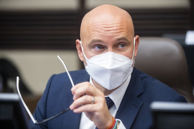 Maturity tento školský rok budú. Gröhling sa vyjadril aj k platom učiteľov