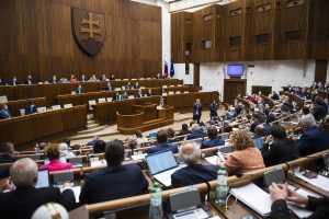 Otvorený list poslancom parlamentu: Nepodľahnite manipulatívnej kampani a podporte matky v ťažkej situácii