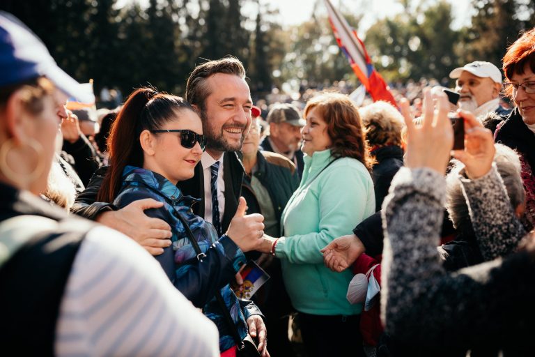 Hygienici: Protesty s nárastom infikovaných nesúvisia. Okresy sa však presúvajú do čiernej