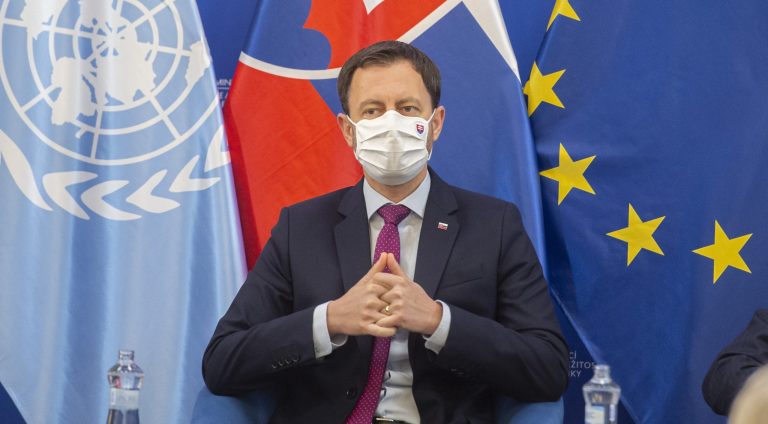 Heger: Predpokladom dialógu je odchod ruských síl z blízkosti hraníc s Ukrajinou