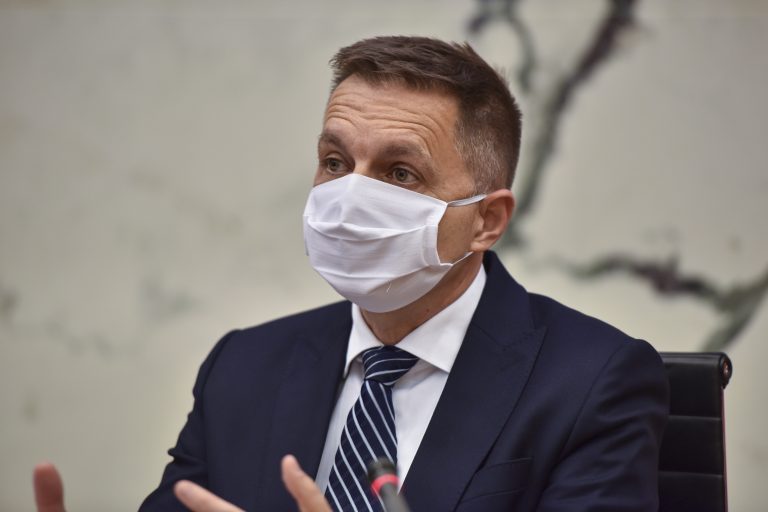 Guvernér NBS je obvinený z podplácania, Kažimír proti tomu podá sťažnosť