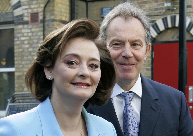 Bývalý trojnásobný britský premiér Tony Blair má dnes 70 rokov
