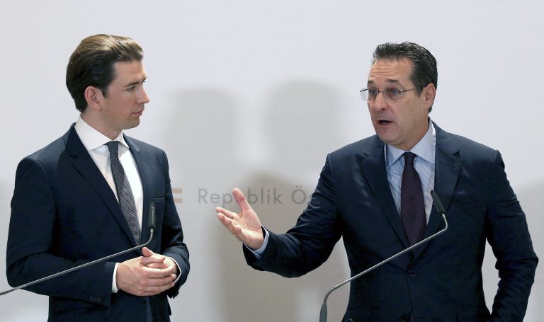 Sebastian Kurz (vľavo) a Heinz-Christian Strache (2018). Foto: TASR/AP