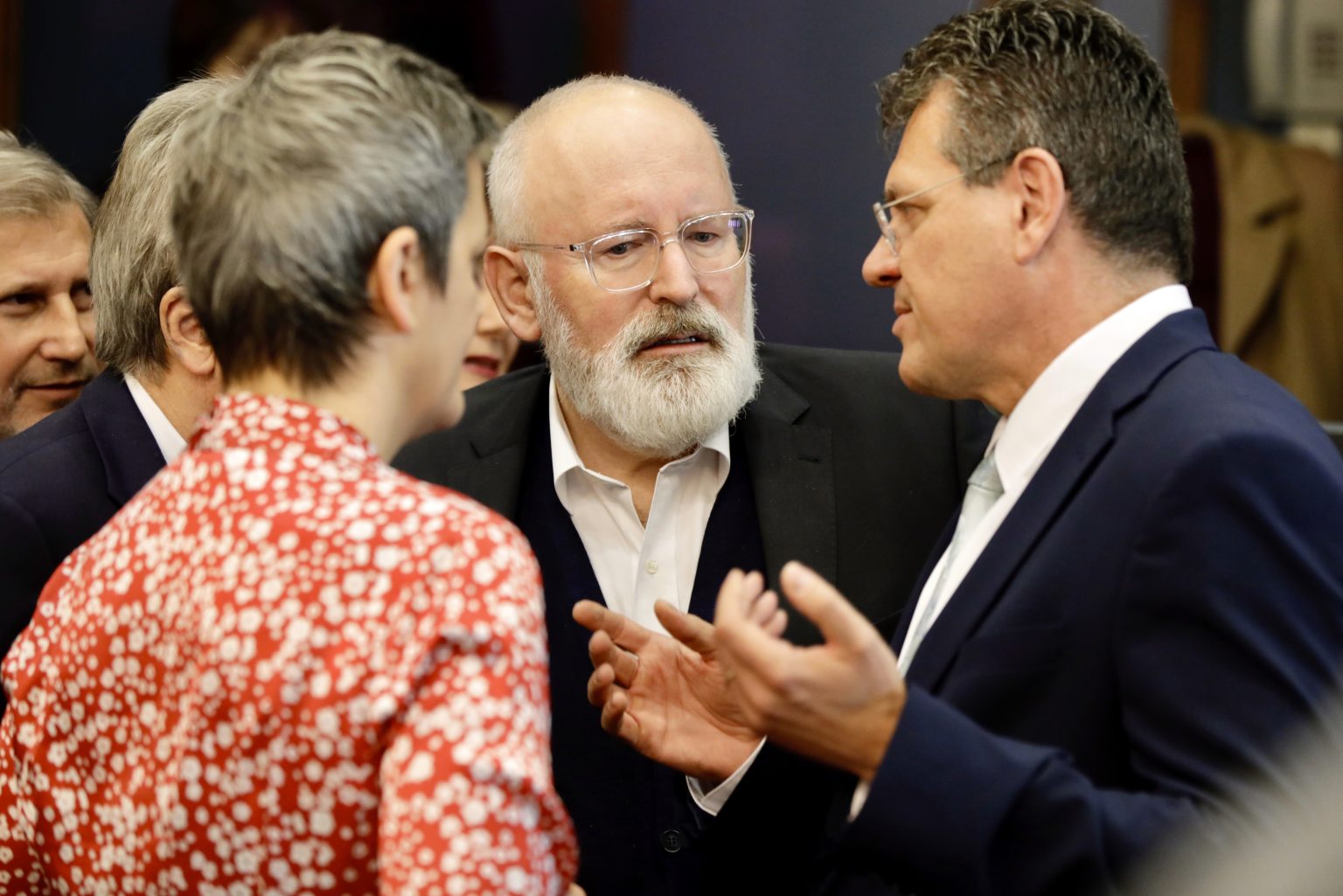 Komisári Frans Timmermans, Margrethe Vestagerová a Maroš Šefčovič. Foto: TASR/AP
